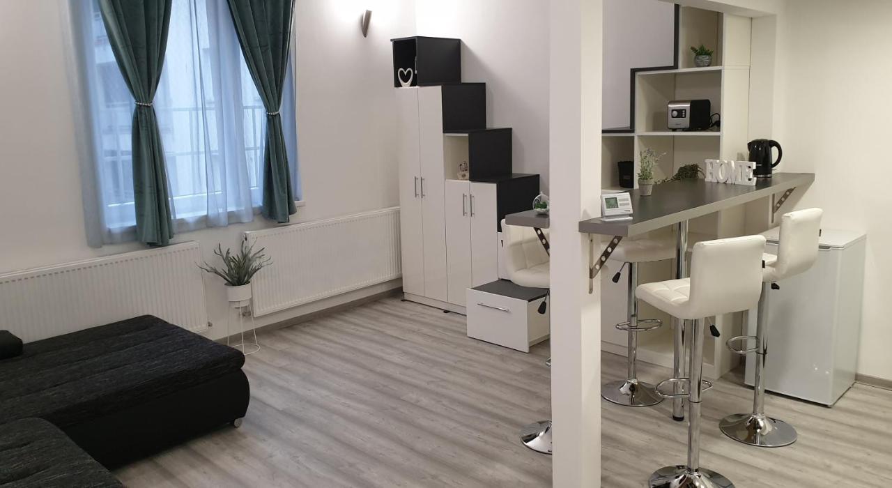 شقة Belvarosi Apartman 2 ميسكولك المظهر الخارجي الصورة